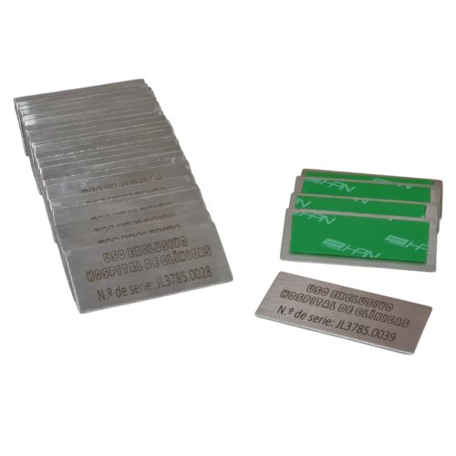 Corte y Grabado de Etiquetas Metálicas con Imán